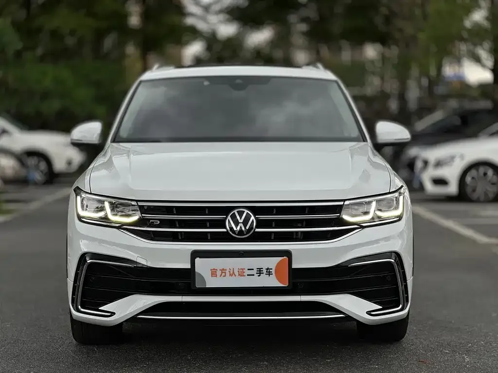 Volkswagen Tiguan L — фото 2