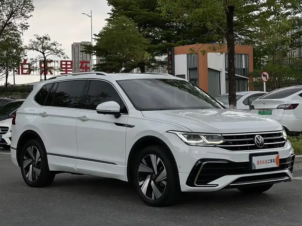 Volkswagen Tiguan L — фото 3