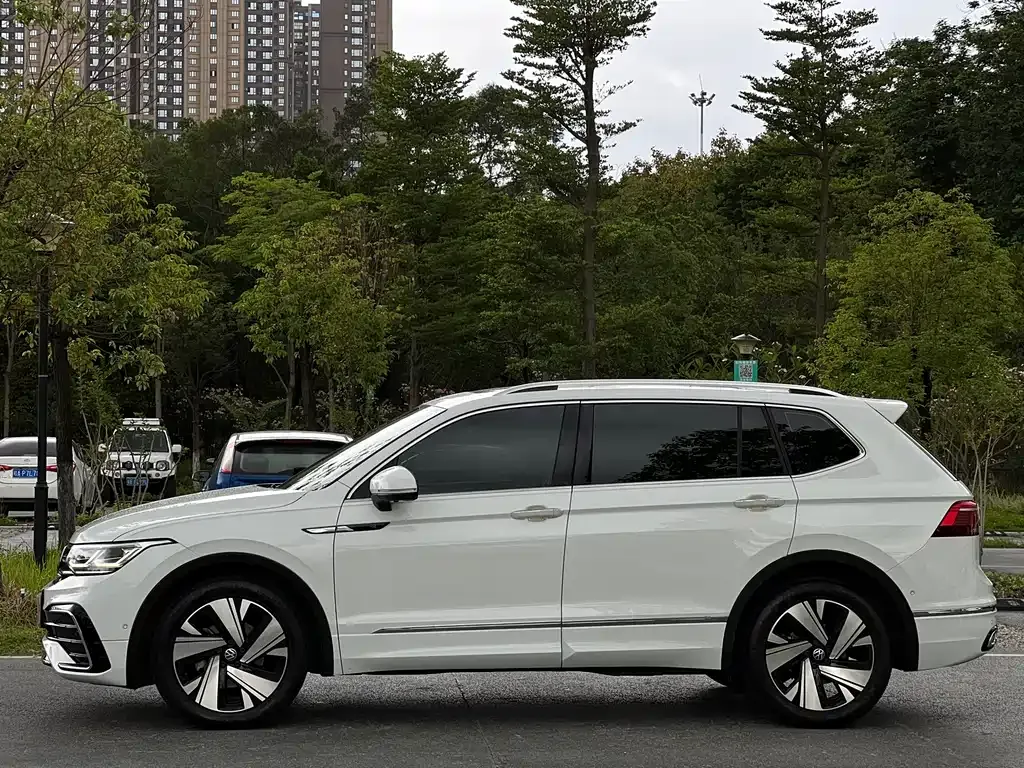 Volkswagen Tiguan L — фото 4