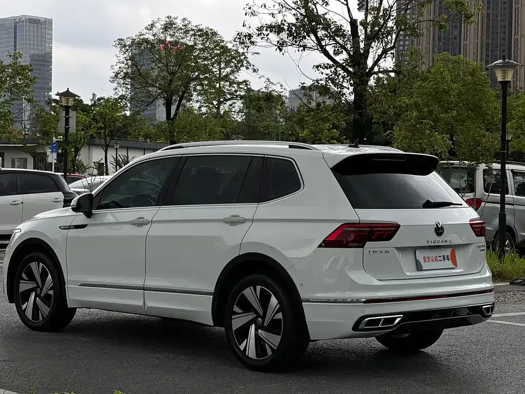 Volkswagen Tiguan L — фото 7