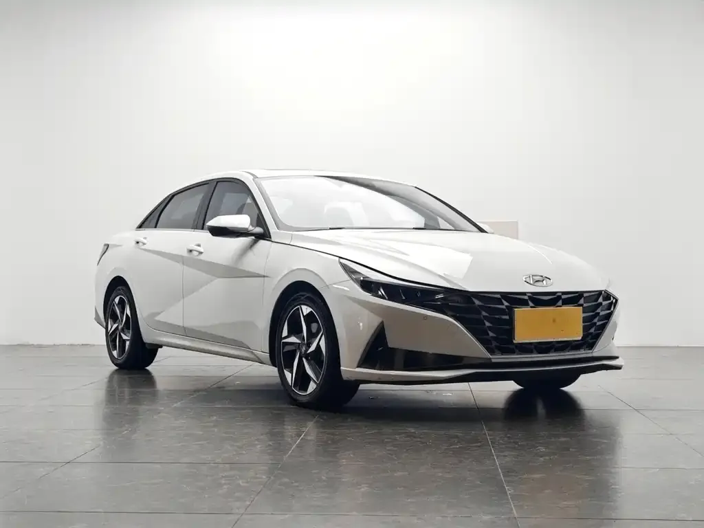 Hyundai Elantra — фото 2