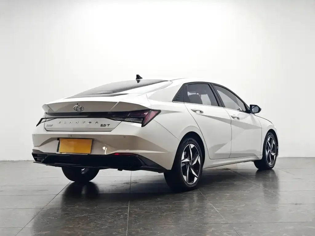 Hyundai Elantra — фото 3
