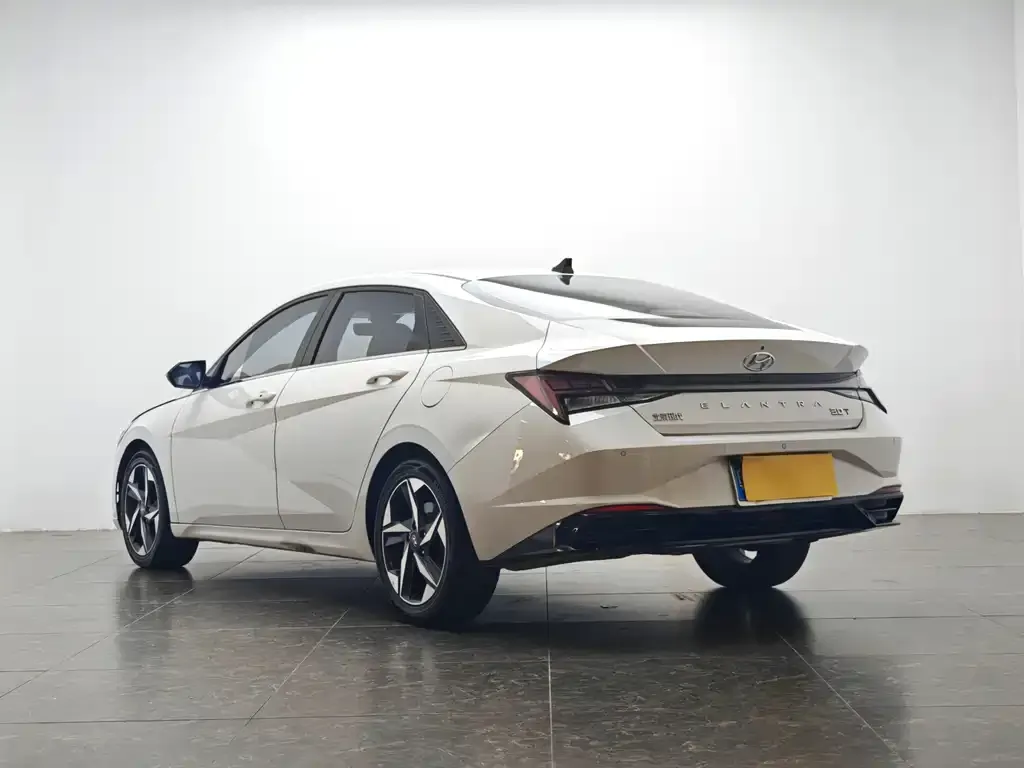 Hyundai Elantra — фото 4