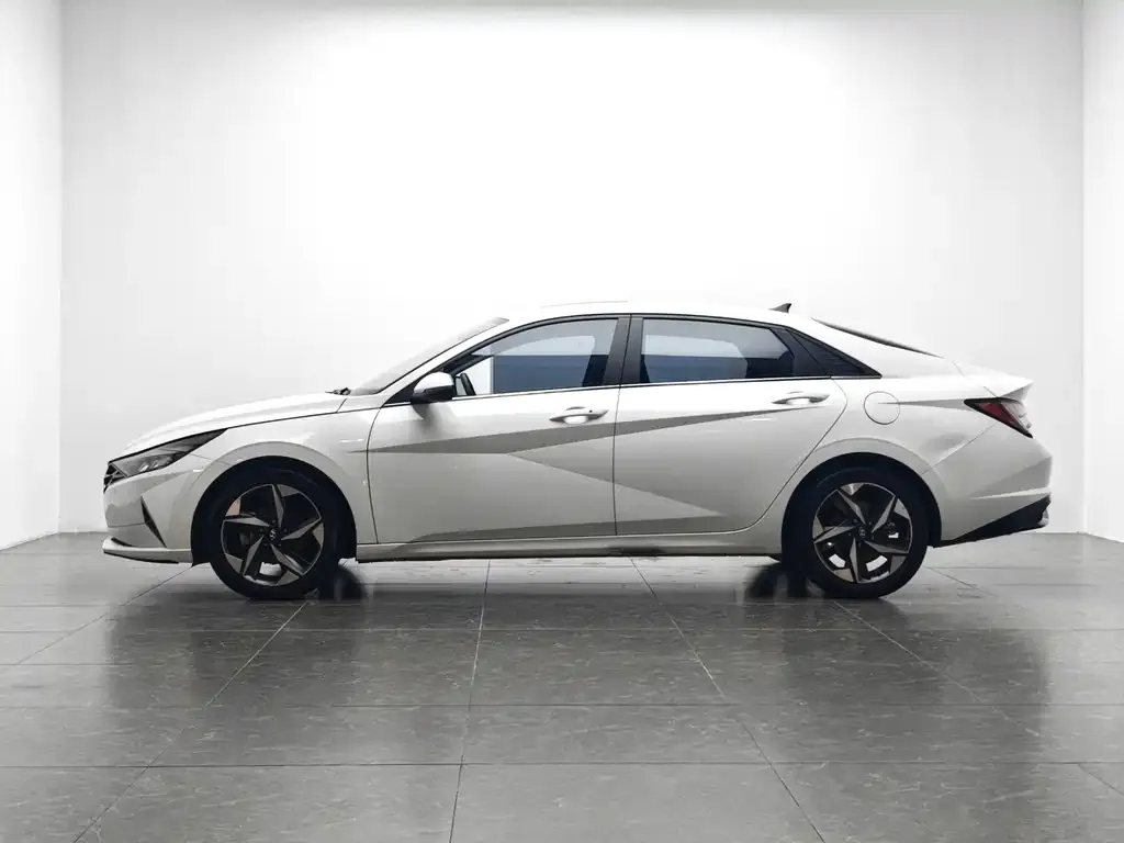 Hyundai Elantra — фото 7