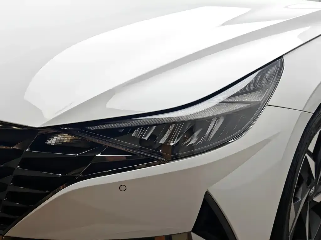Hyundai Elantra — фото 9