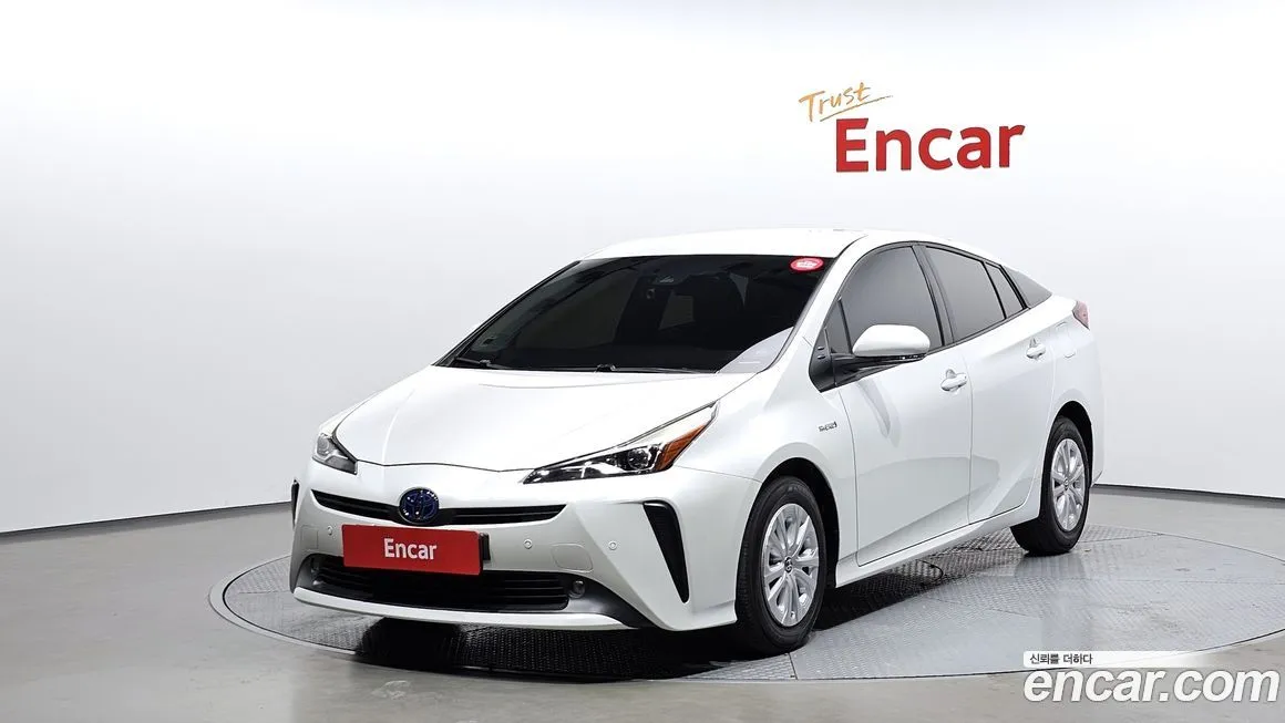 Toyota Prius — фото 1