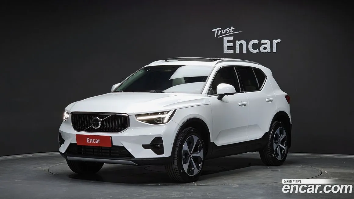 Volvo XC40 — фото 1