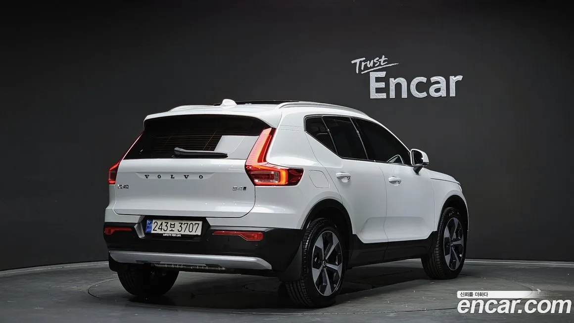 Volvo XC40 — фото 2