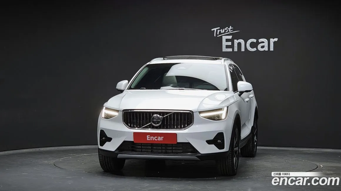 Volvo XC40 — фото 3