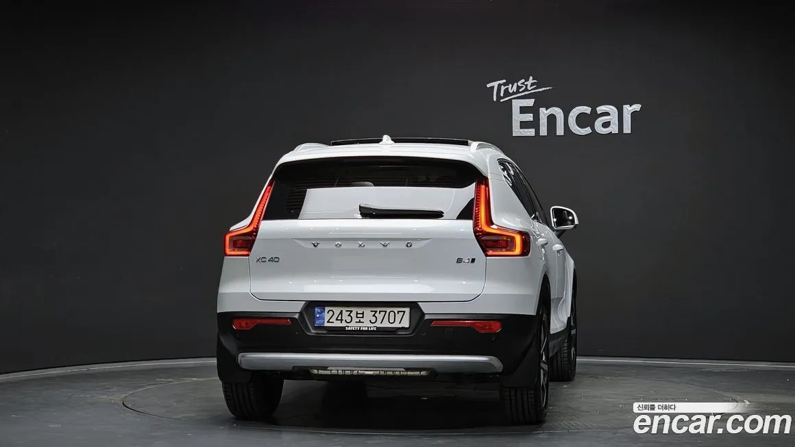 Volvo XC40 — фото 4