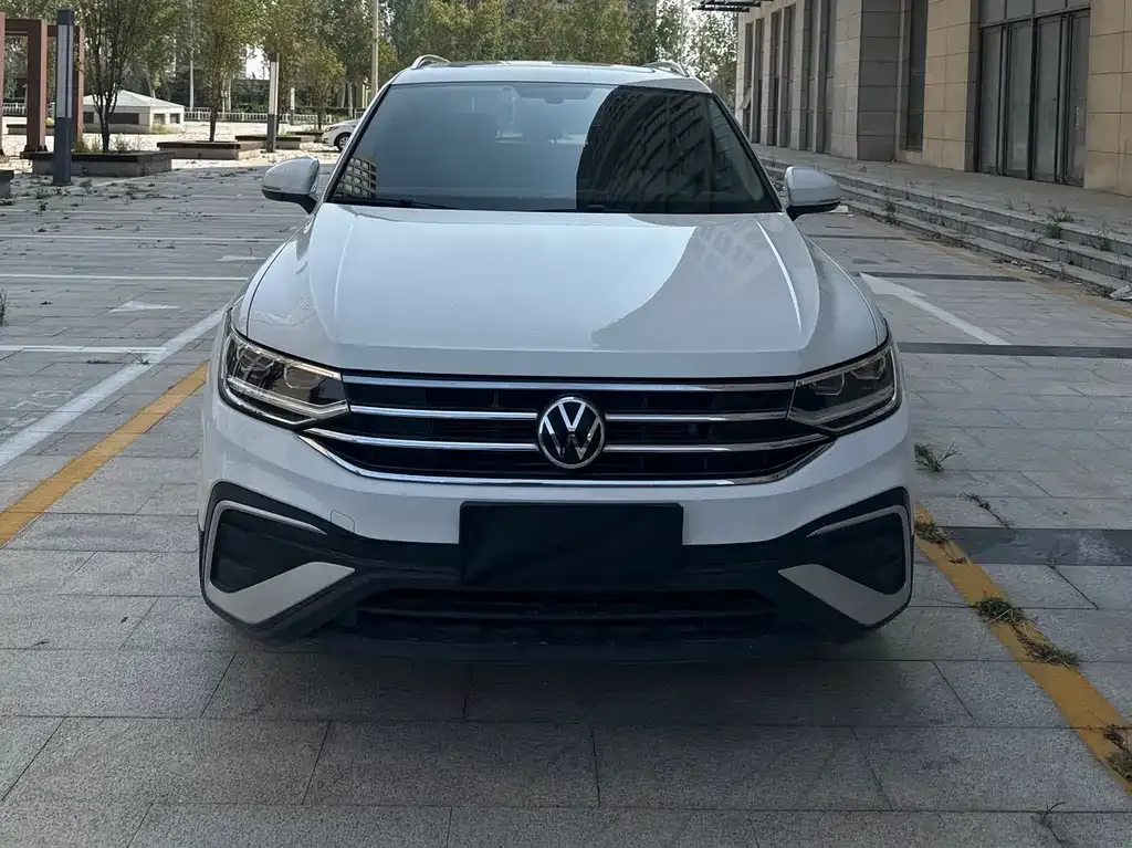 Volkswagen Tiguan L — фото 2