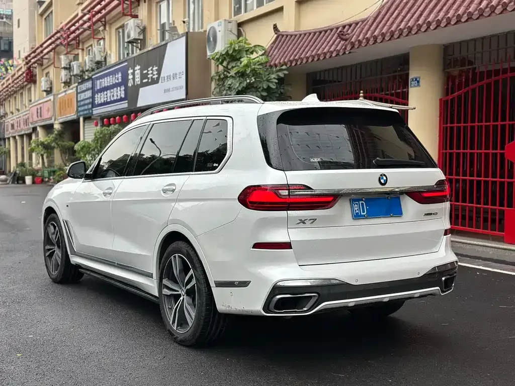 BMW X7 — фото 2