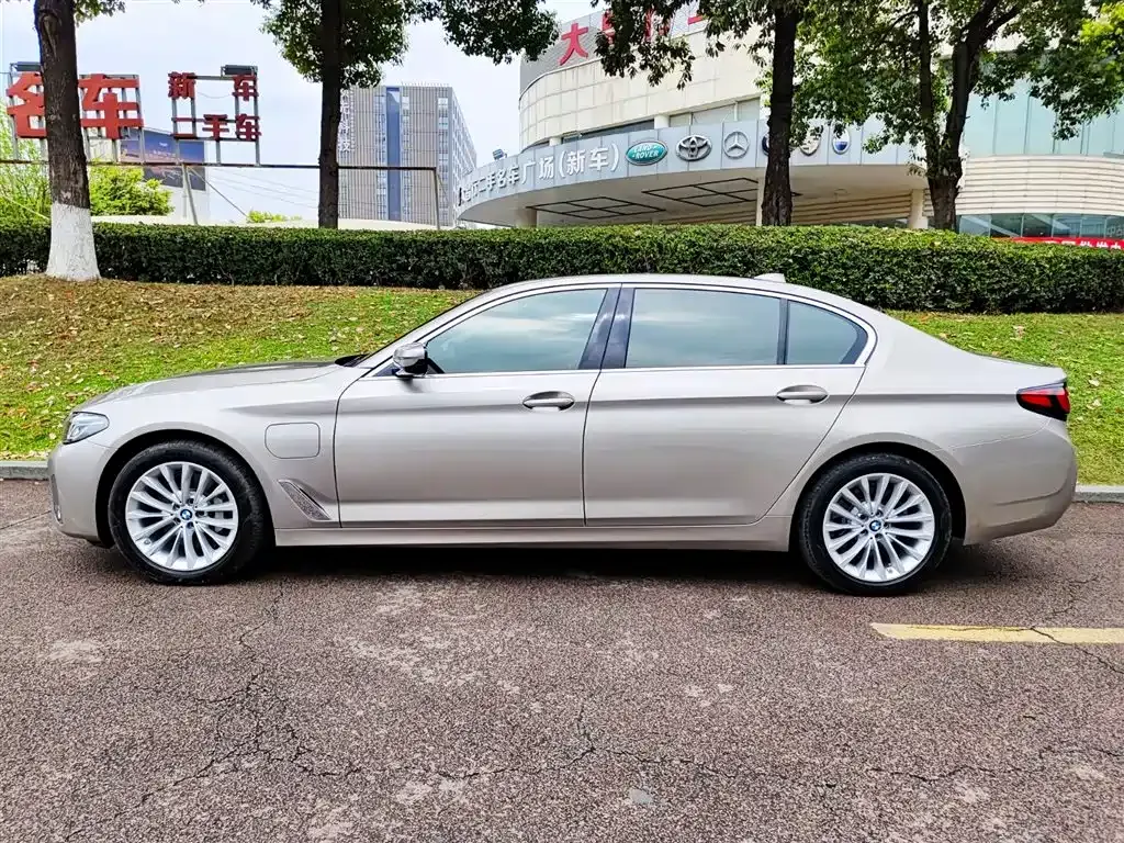 BMW 5 Series New Energy — фото 3