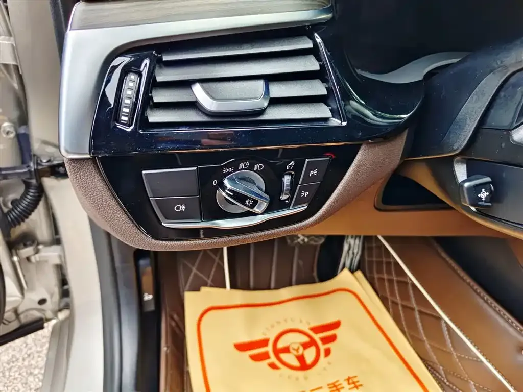BMW 5 Series New Energy — фото 8