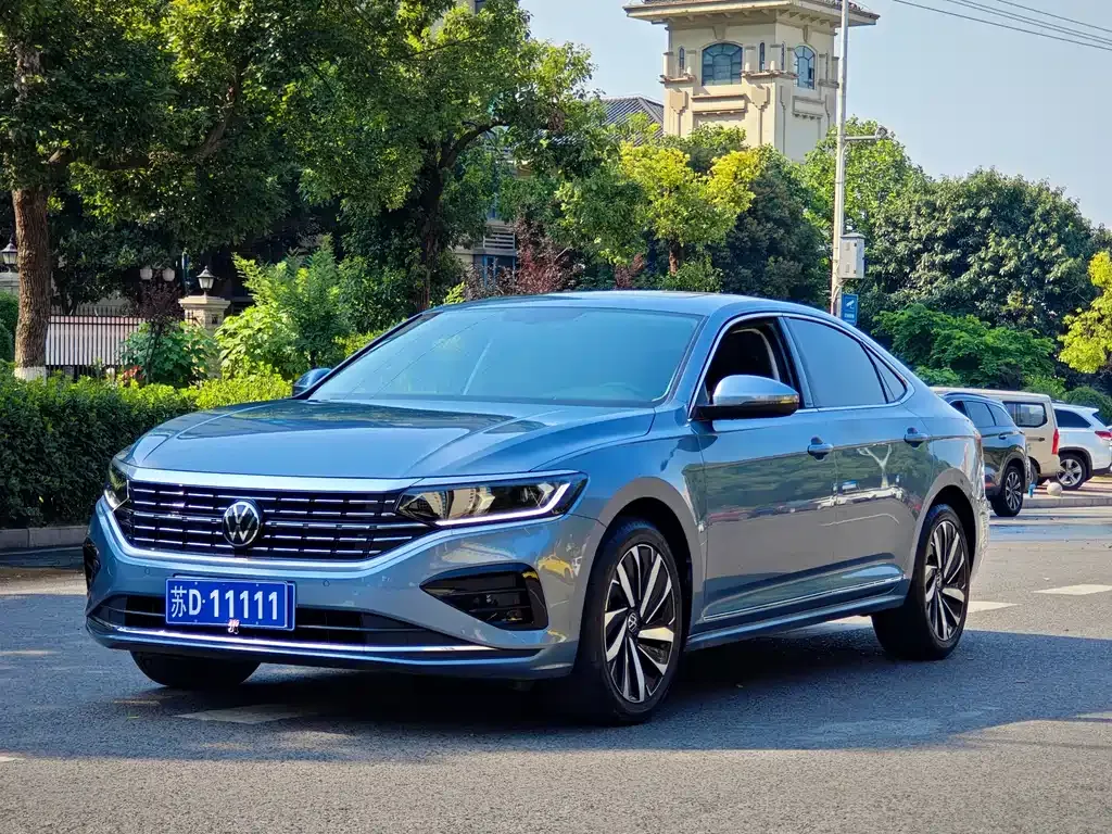 Volkswagen Passat — фото 1