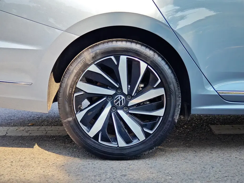 Volkswagen Passat — фото 4