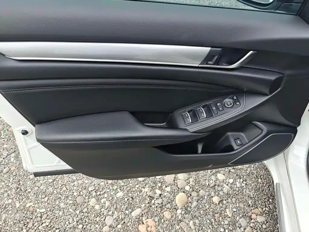 Honda Accord — фото 8