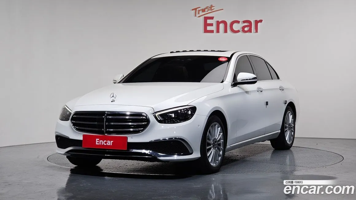 Mercedes-Benz E-Class — фото 1