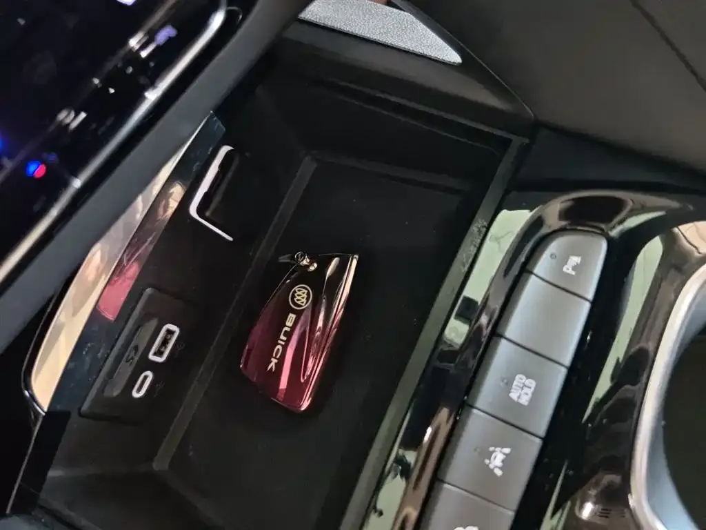 Buick Envision Plus — фото 9