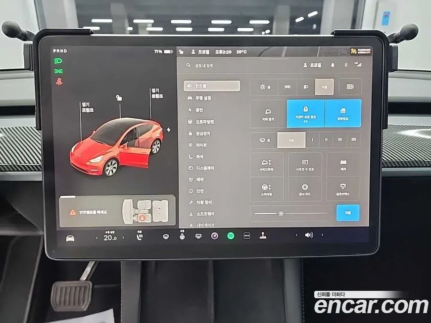 Tesla Model Y — фото 10
