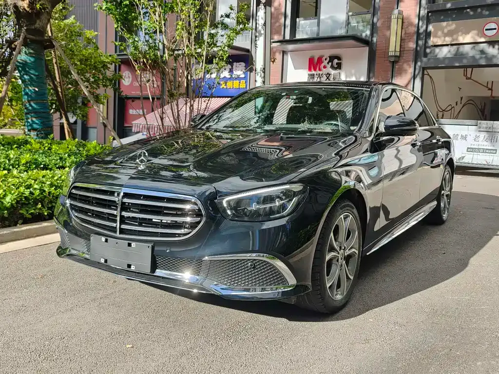 Mercedes-Benz E-Class — фото 1