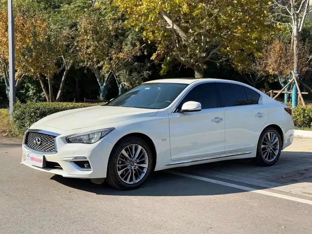 Infiniti Q50L — фото 1