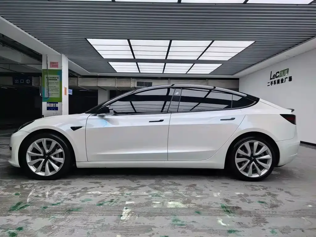 Tesla Model 3 — фото 3