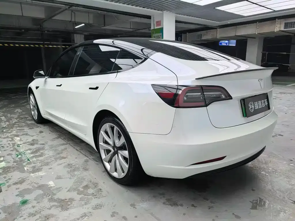 Tesla Model 3 — фото 4