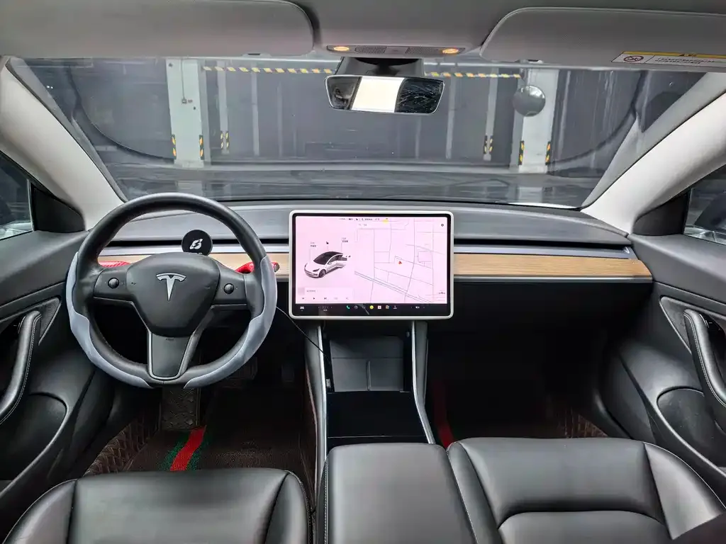 Tesla Model 3 — фото 8