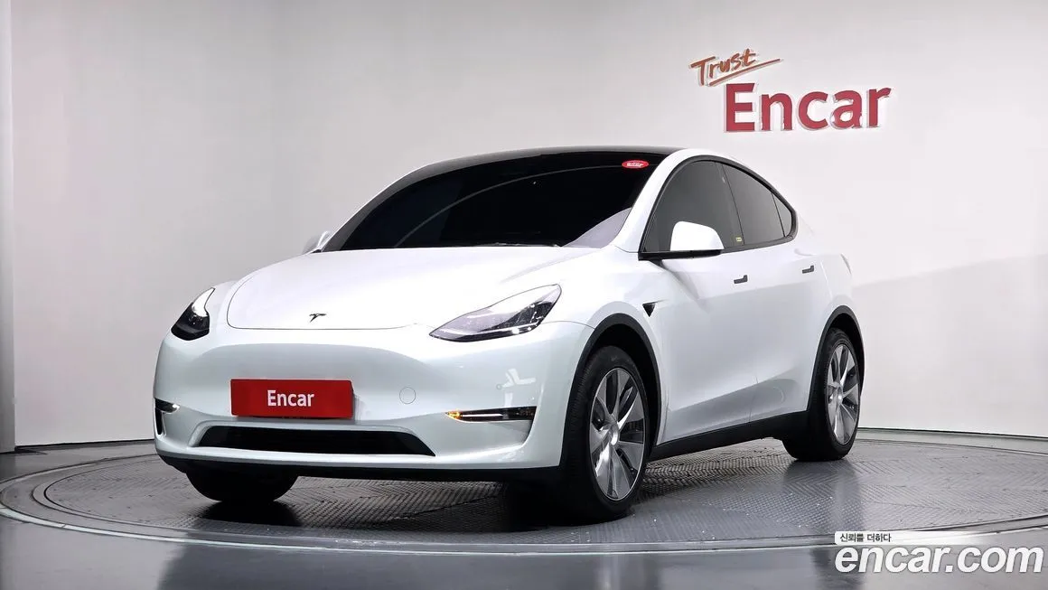 Tesla Model Y — фото 1