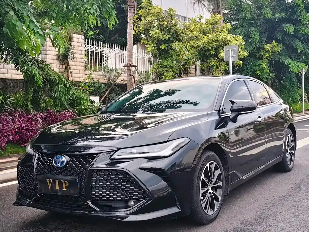 Toyota Avalon — фото 1