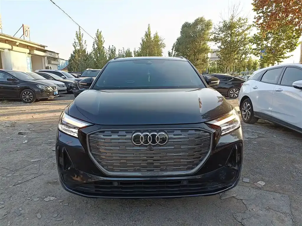 Audi Q4 e-tron — фото 3