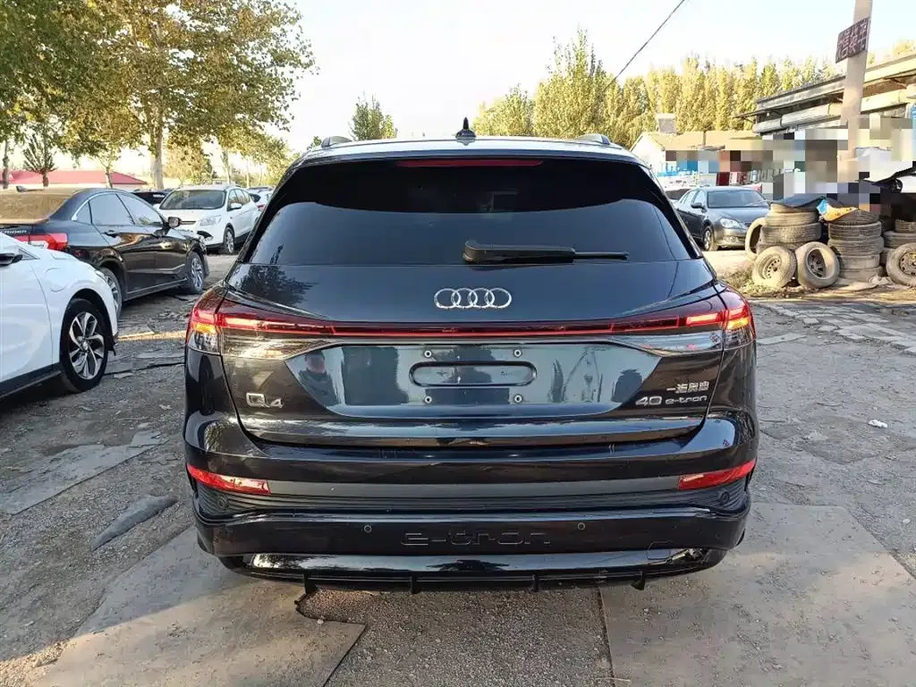 Audi Q4 e-tron — фото 6