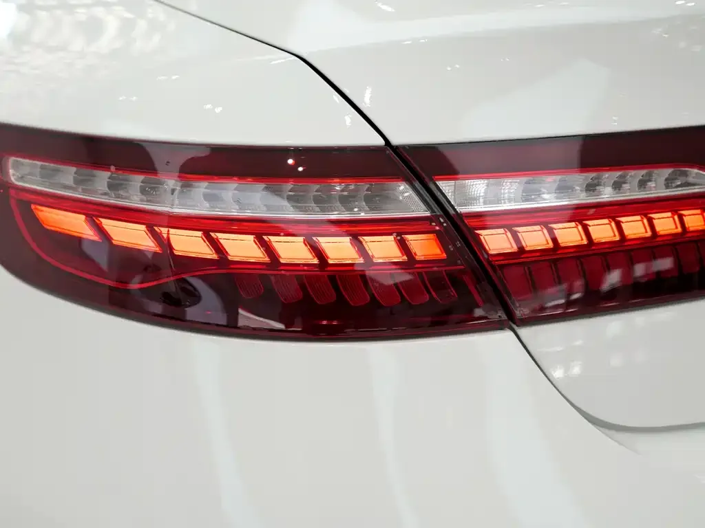 Mercedes-Benz E-Class (Import) — фото 6