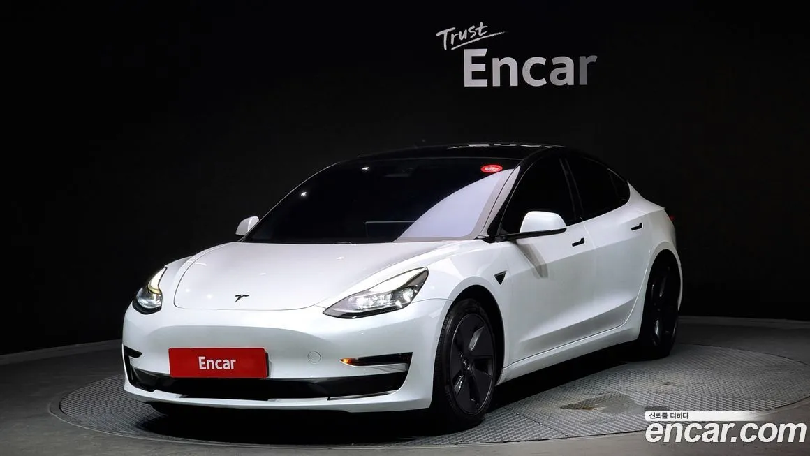 Tesla Model 3 — фото 1