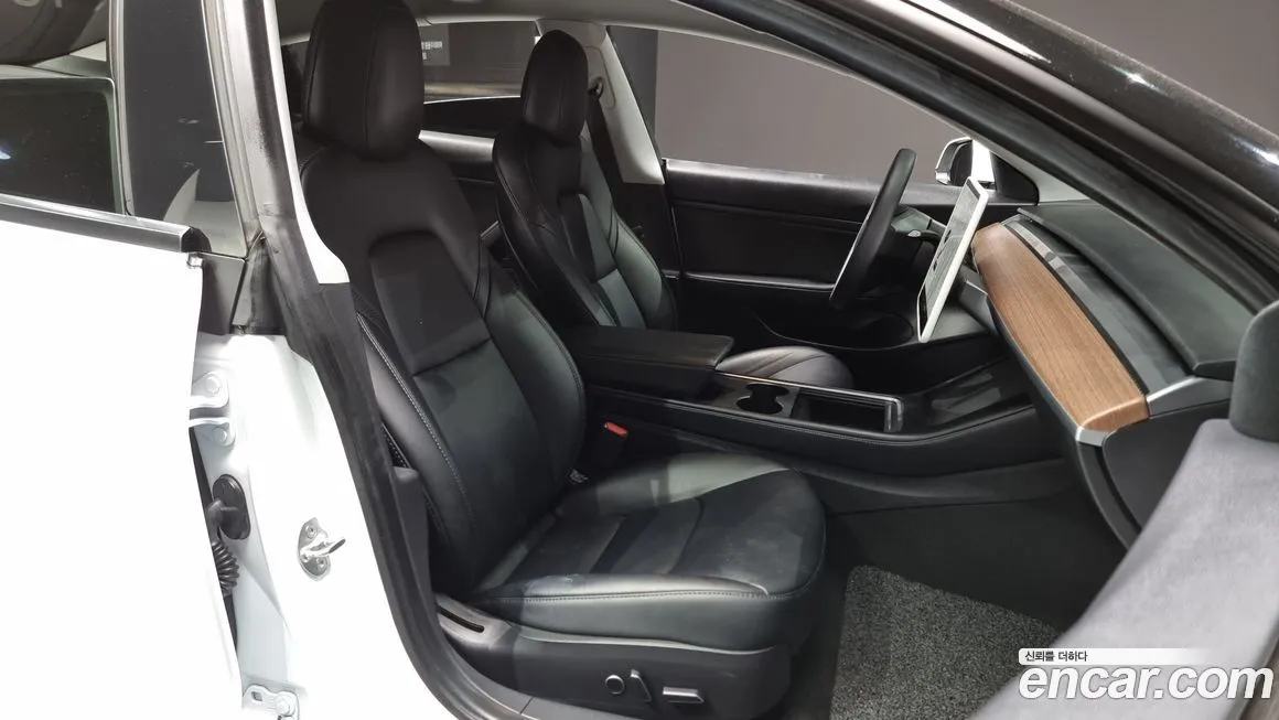 Tesla Model 3 — фото 10
