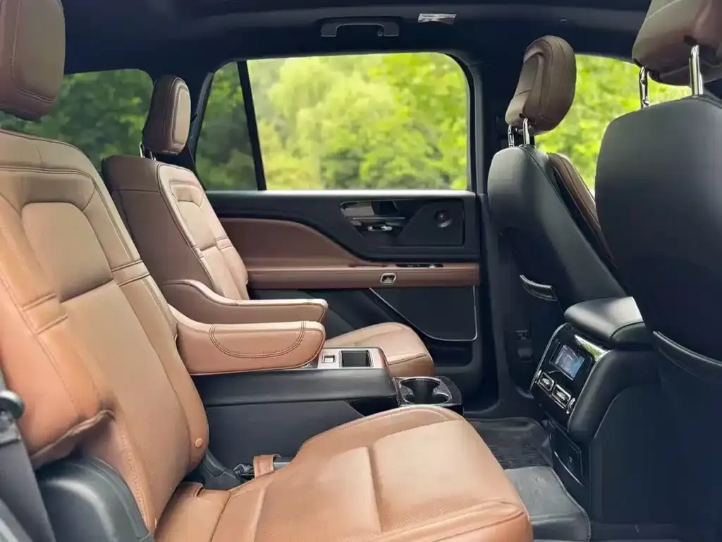 Lincoln Aviator — фото 9