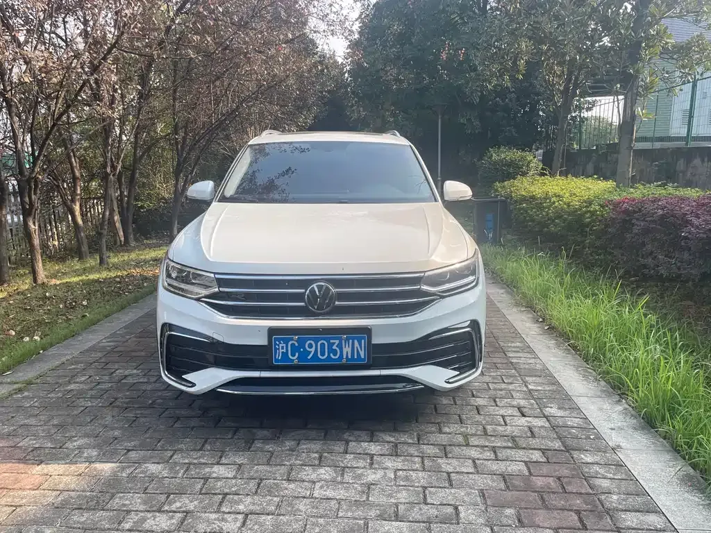 Volkswagen Tiguan L — фото 2