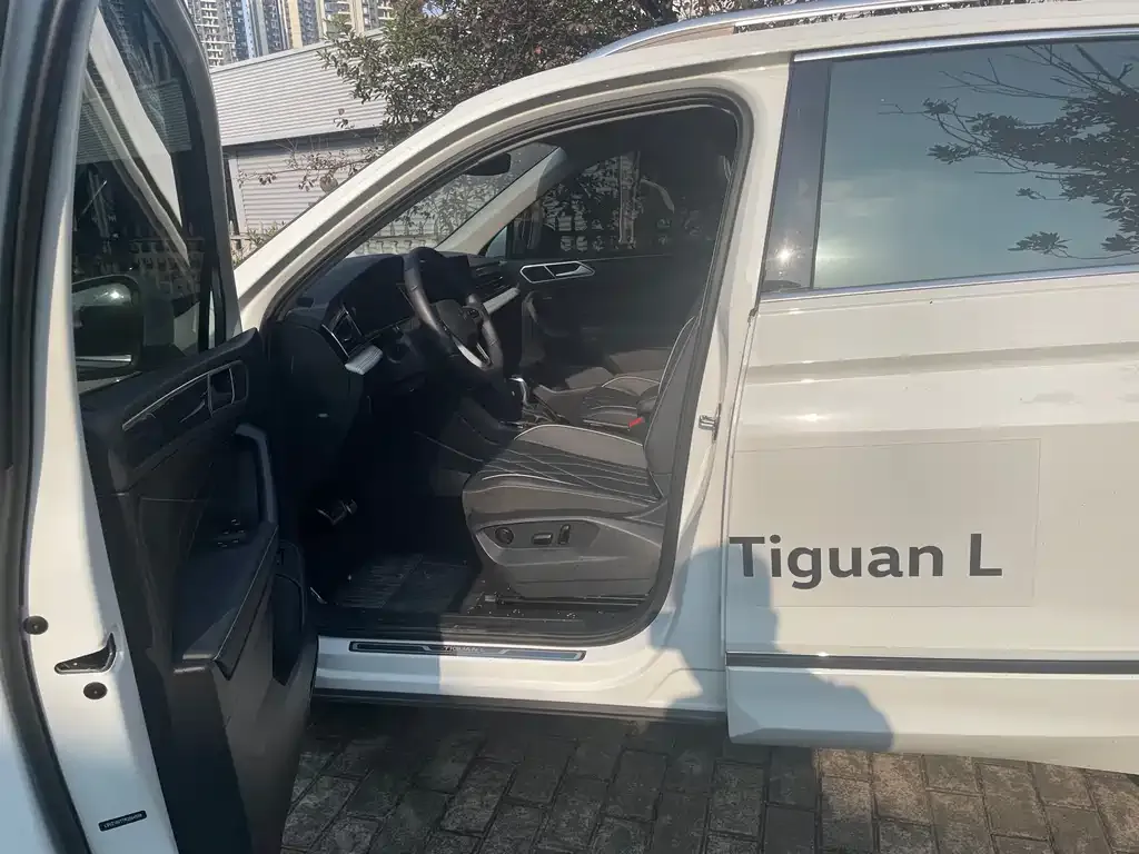 Volkswagen Tiguan L — фото 8
