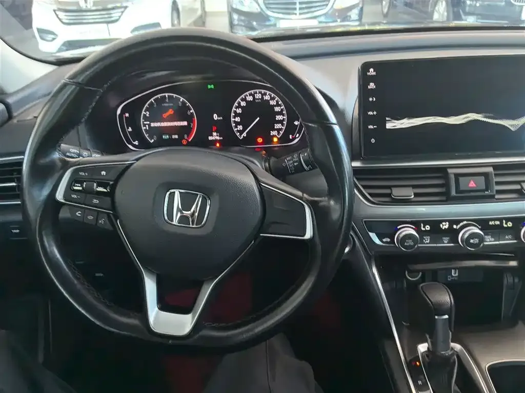 Honda Accord — фото 10