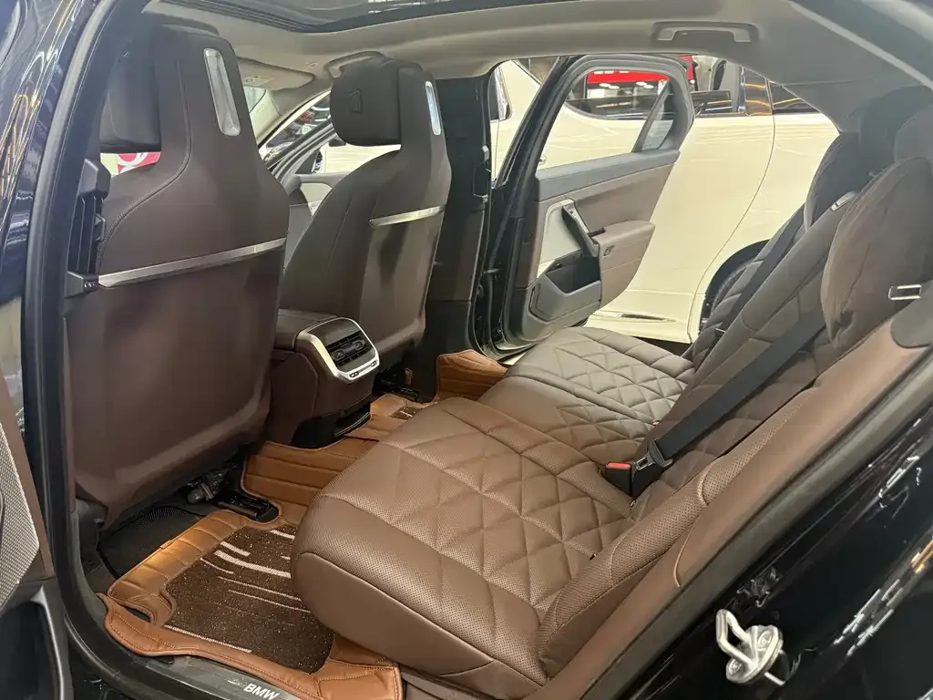 BMW 7 Series — фото 10