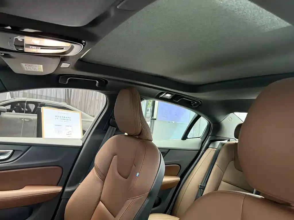 Volvo S60 — фото 10