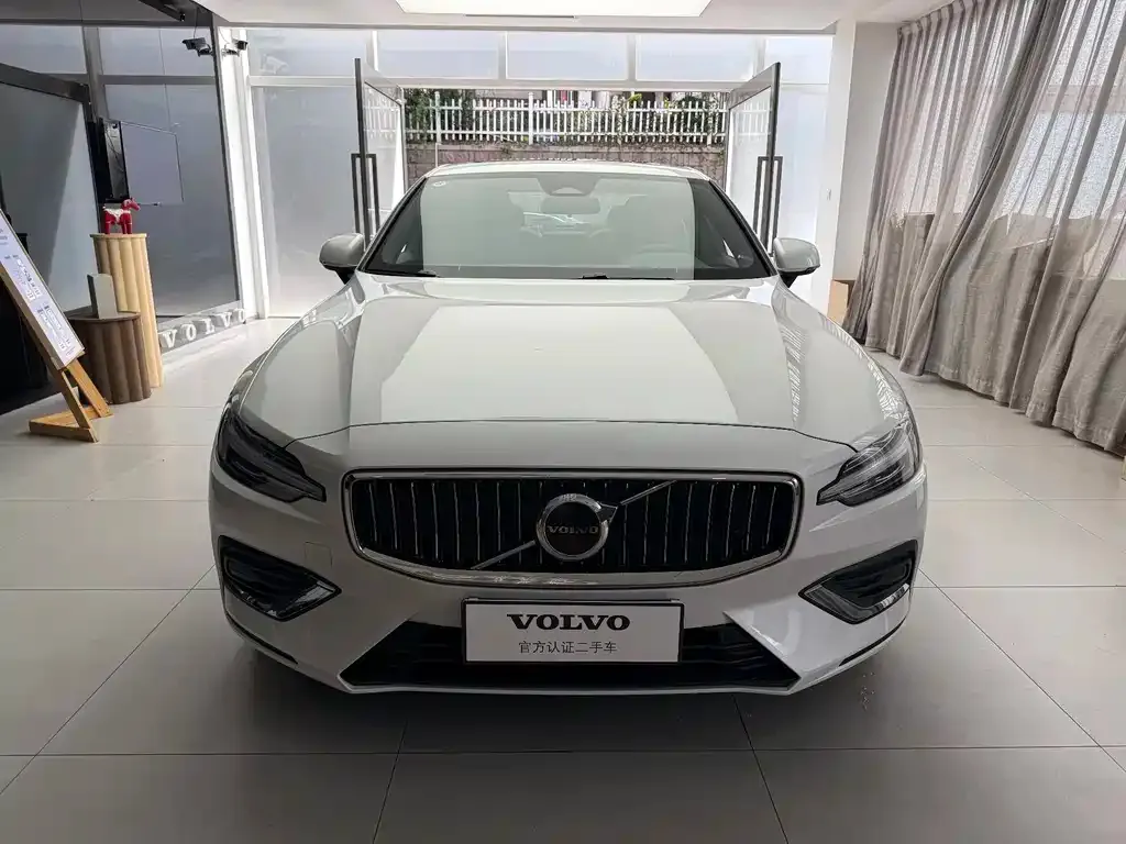 Volvo S60 — фото 2