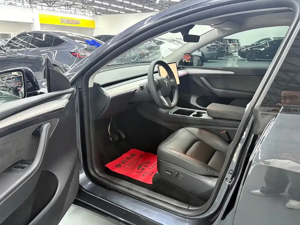 Tesla Model Y — фото 4