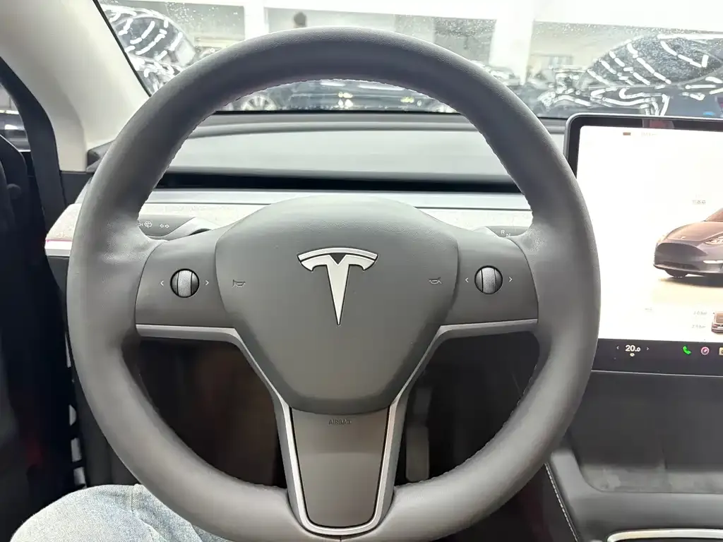 Tesla Model Y — фото 7