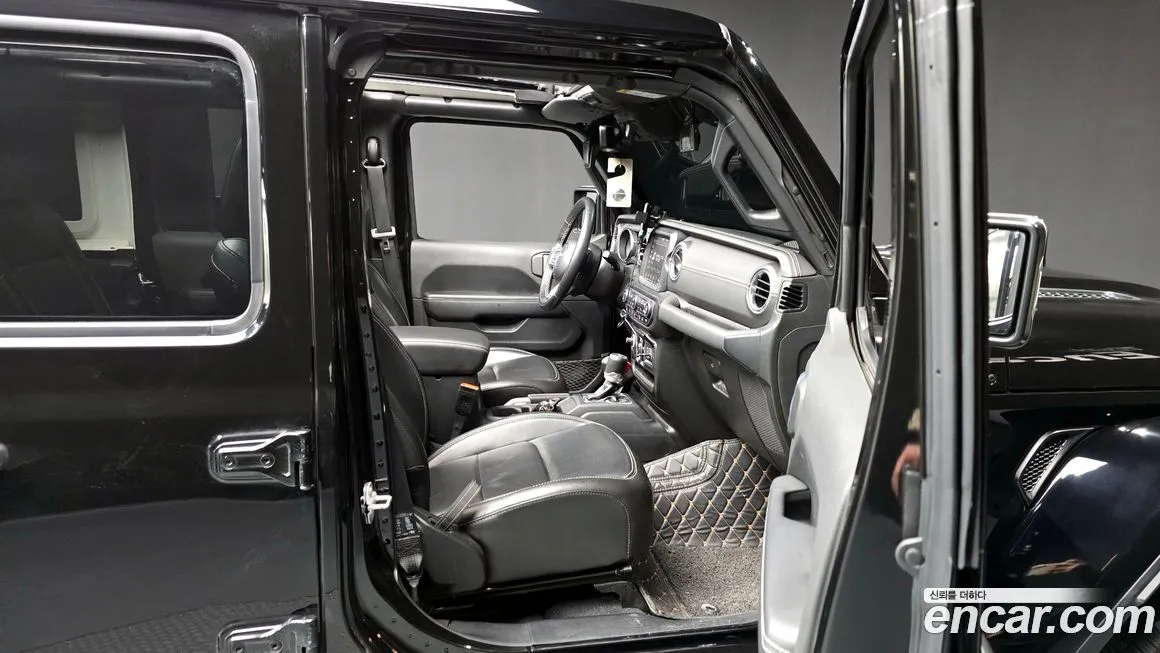 Jeep Wrangler — фото 10