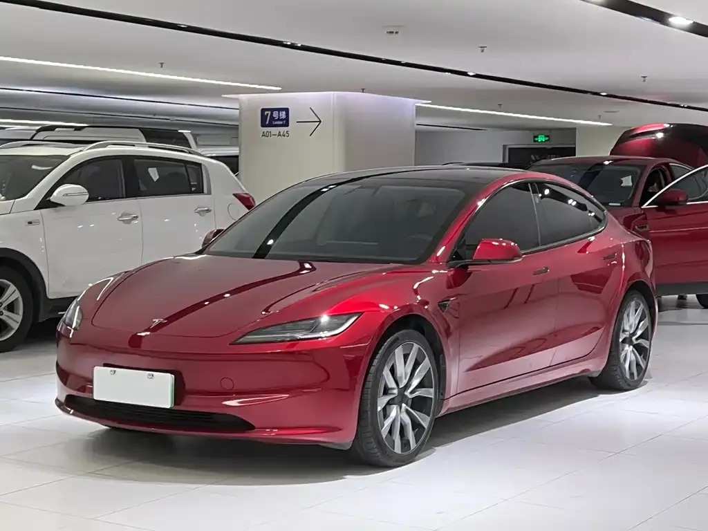 Tesla Model 3 — фото 1