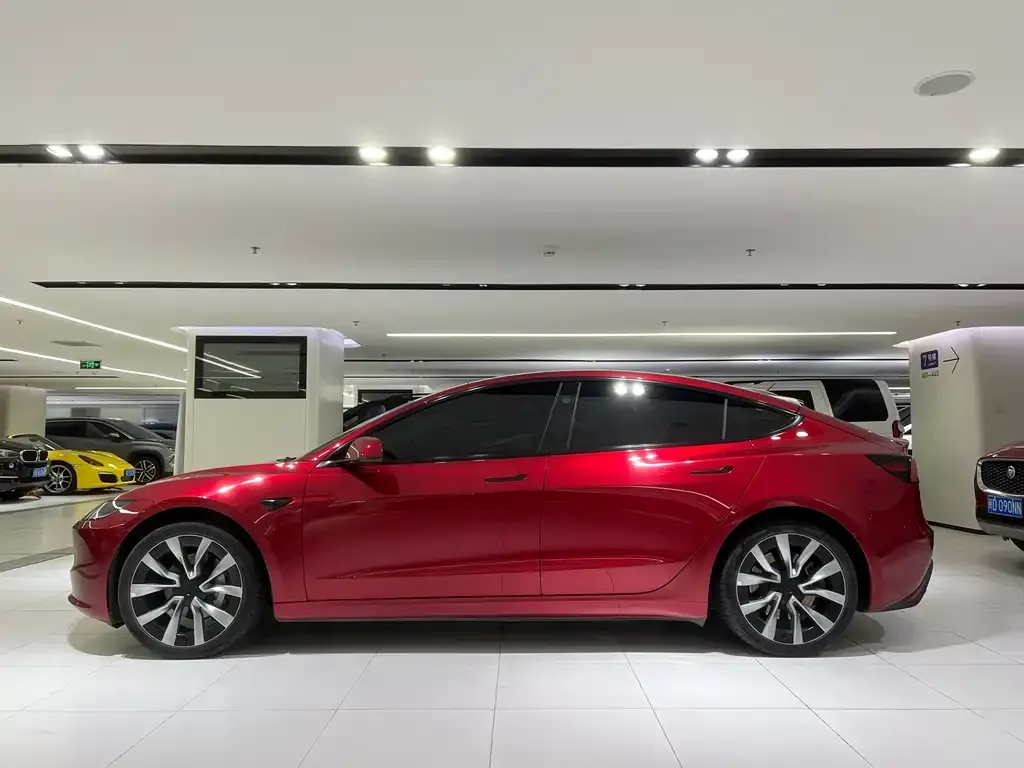 Tesla Model 3 — фото 2