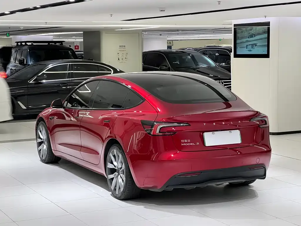 Tesla Model 3 — фото 3