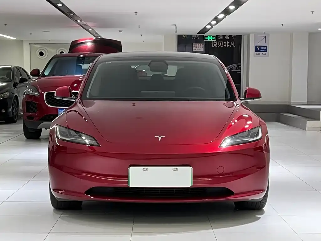 Tesla Model 3 — фото 4